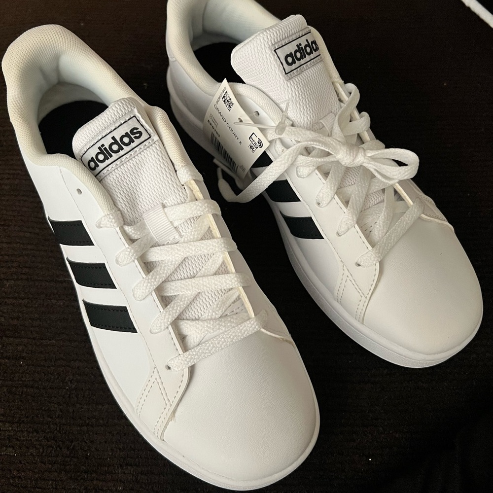 Adidas shoes white black stripes kids size 4 brand new